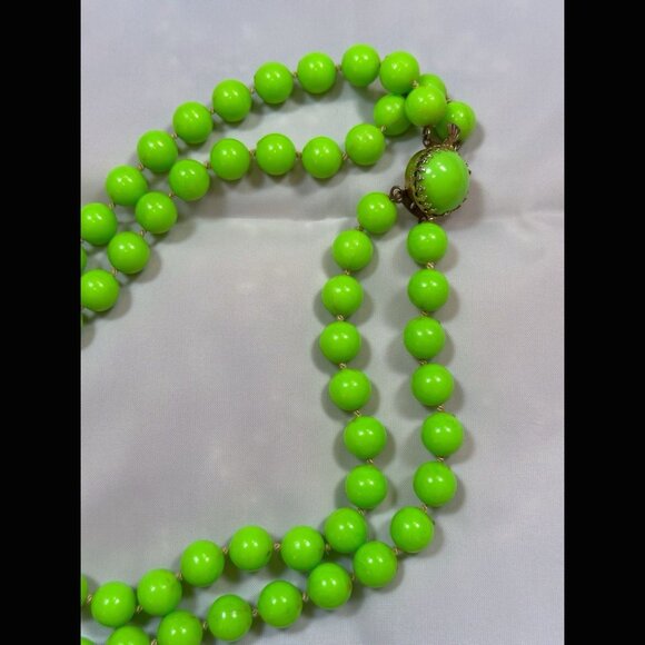 60s Vintage Lime Green Lucite Faux Pearl Necklace MCM Mod Long Costume 30" - Picture 8 of 10